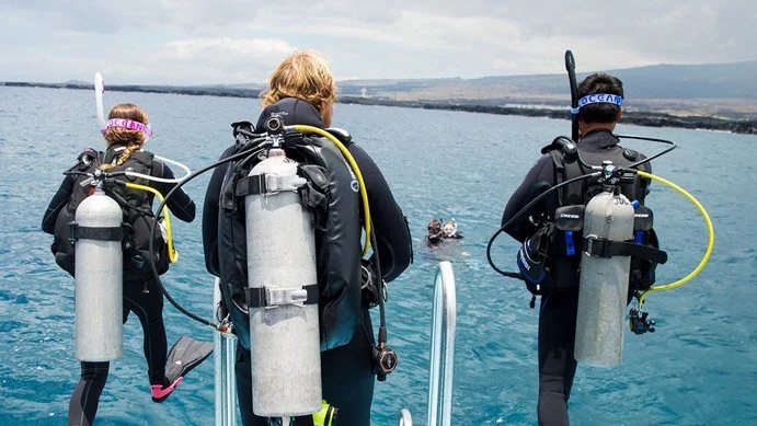 Instructor with scuba students